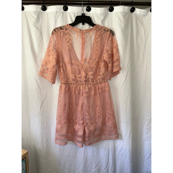 Lace romper mauve pink size medium honey punch look a like - Picture 4 of 4